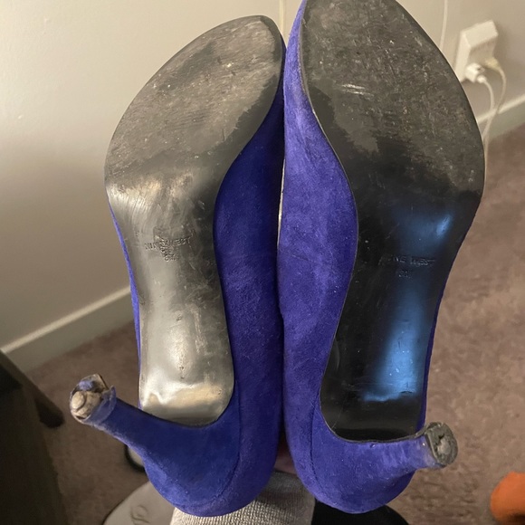 Nine West Rounded Toe Blue Suede Heels - Picture 5 of 5